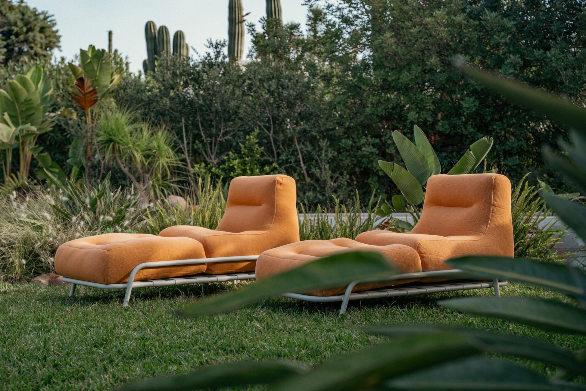 Sitpool Sunbed with Sitpool base - Ideal Furniture ES