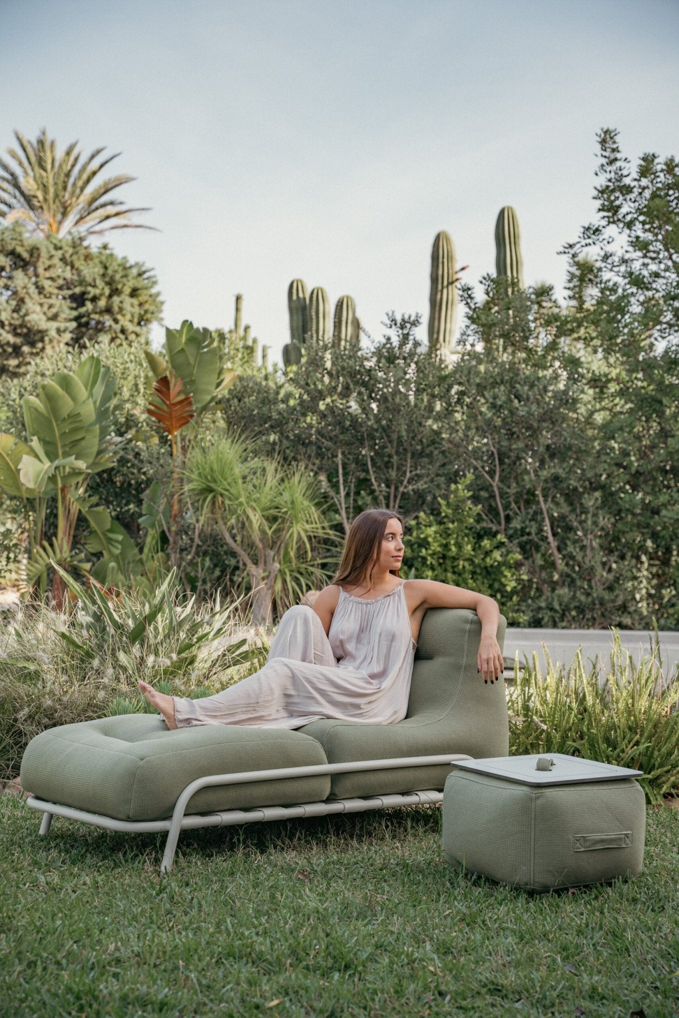 Sitpool Sunbed with Sitpool base - Ideal Furniture ES